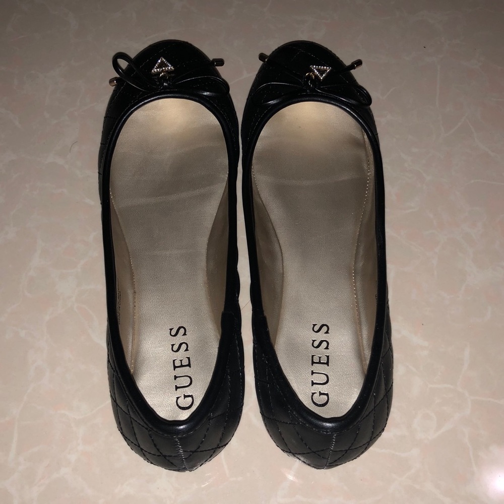 GUESS Flats - Picture 2 of 4